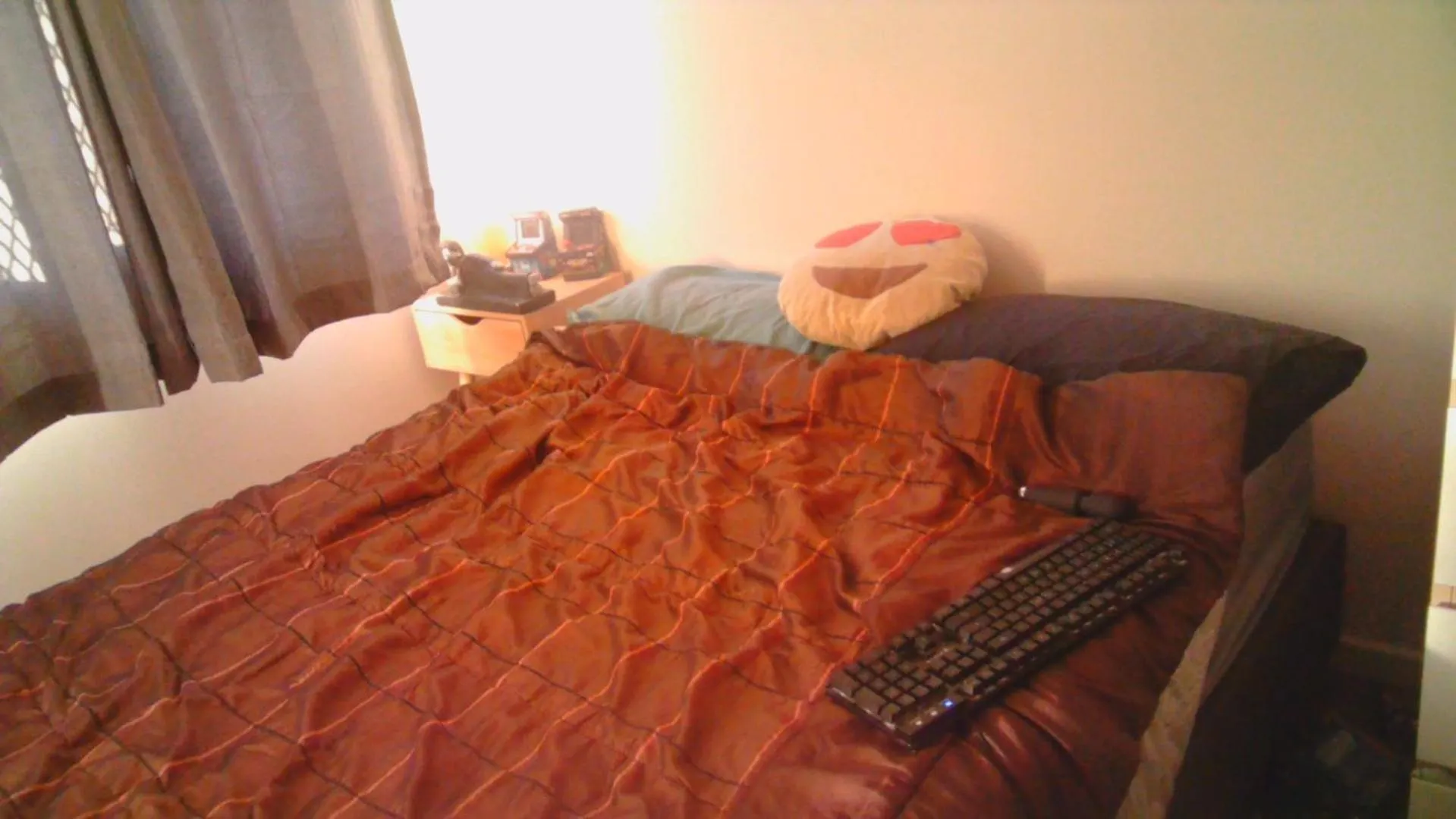 Grizzly Damo\'S Nft Gallery Apartment contacts